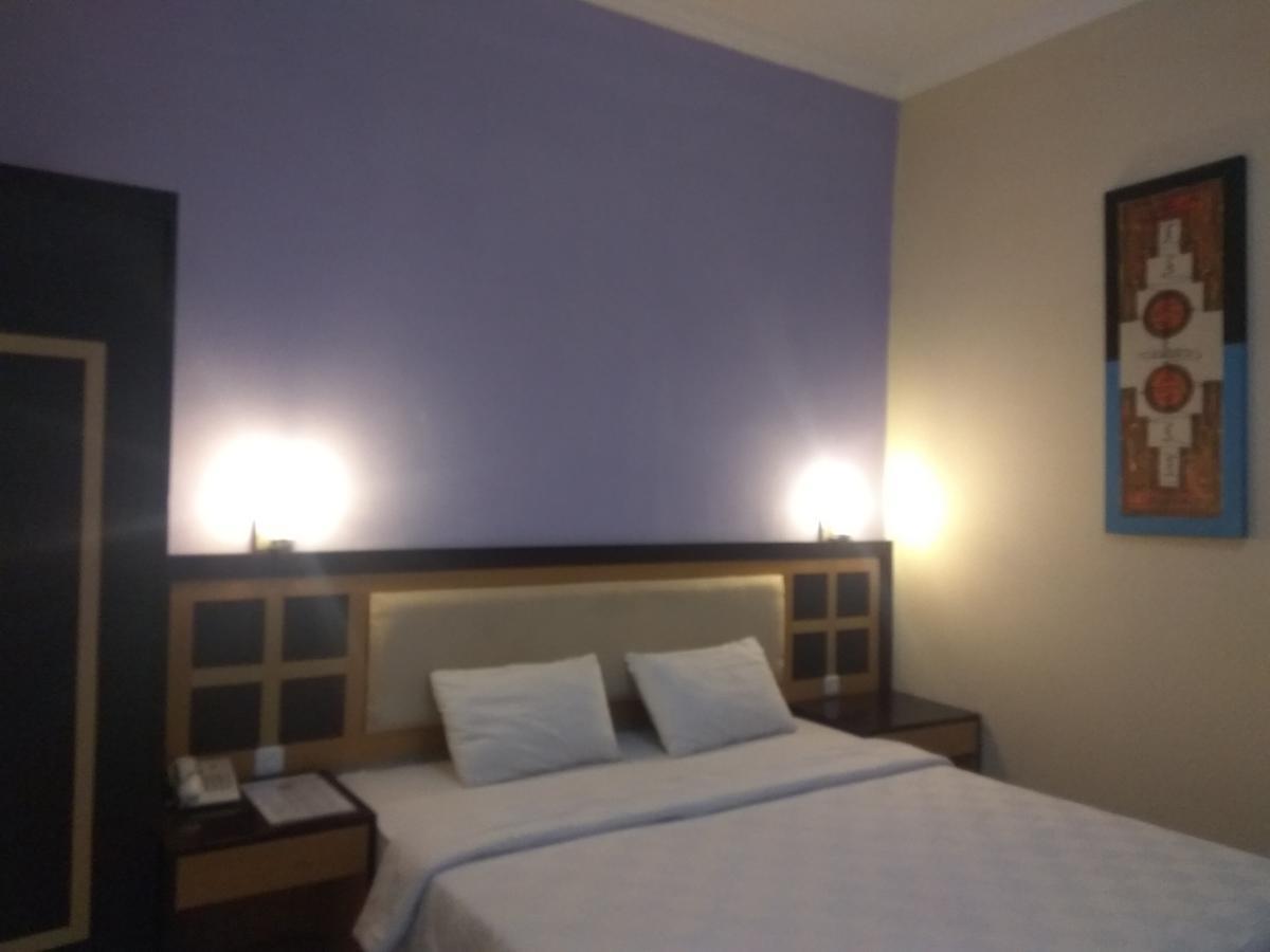Graha Hotel Sragen Extérieur photo