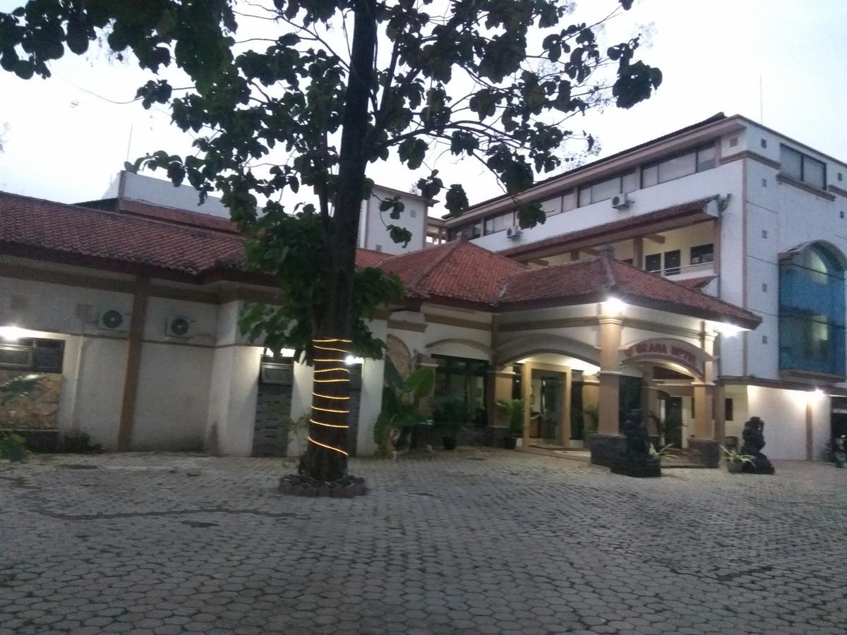 Graha Hotel Sragen Extérieur photo