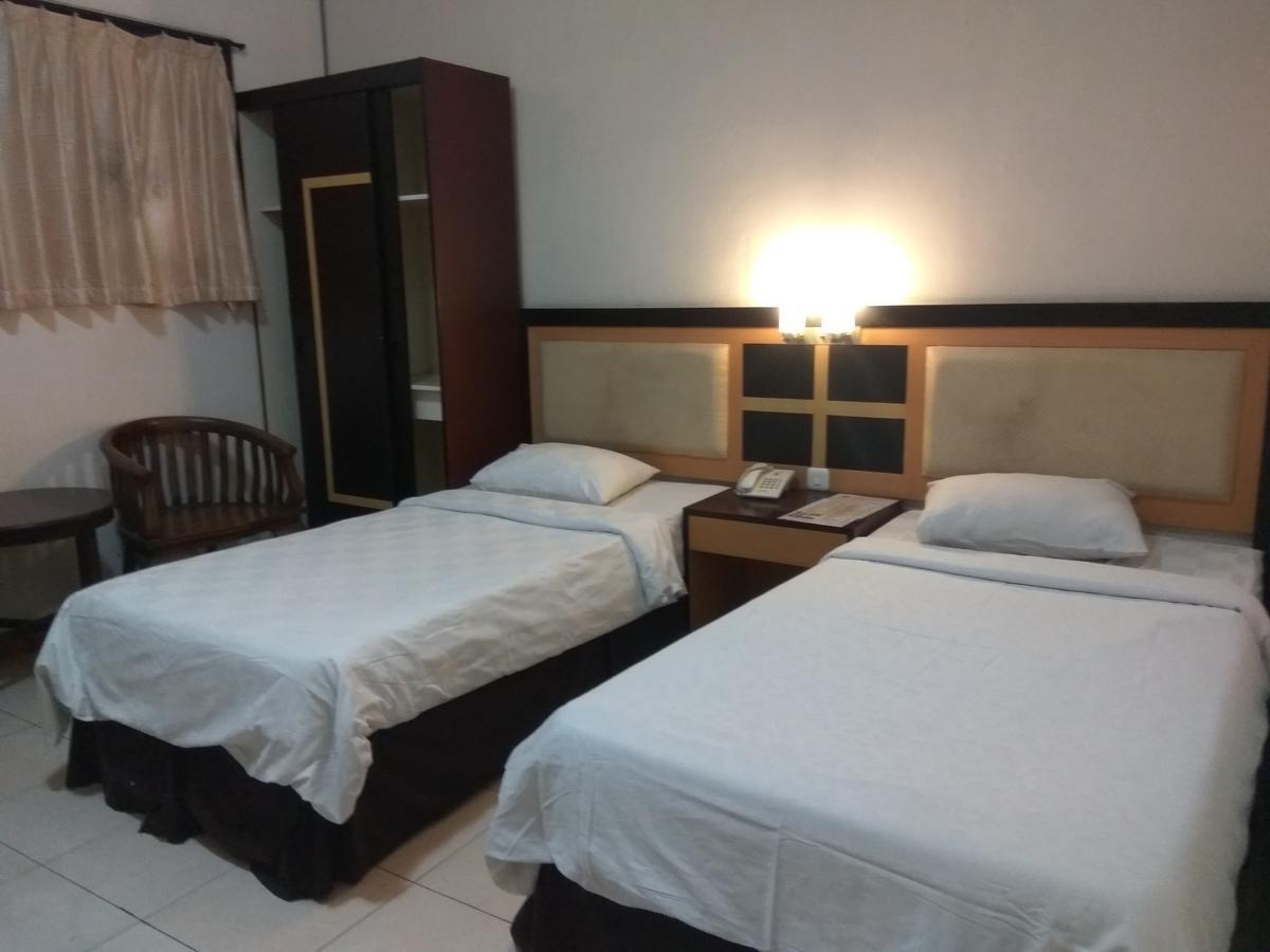 Graha Hotel Sragen Chambre photo